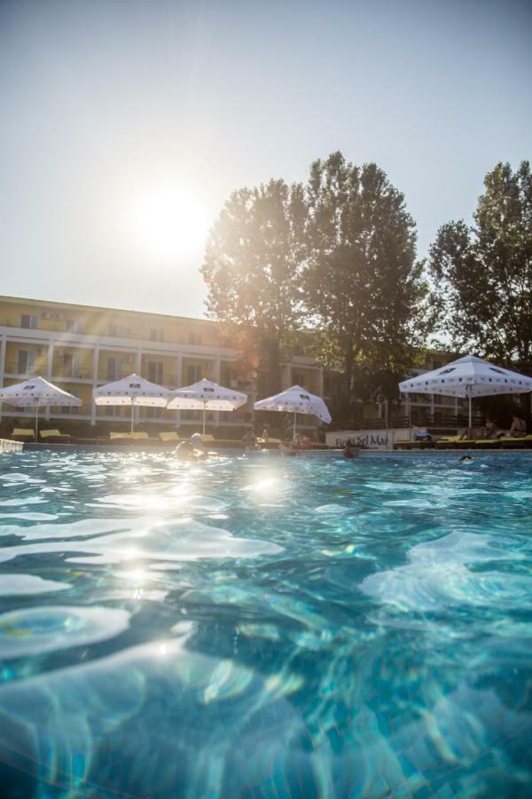 Hotel Central Mamaia Exterior photo